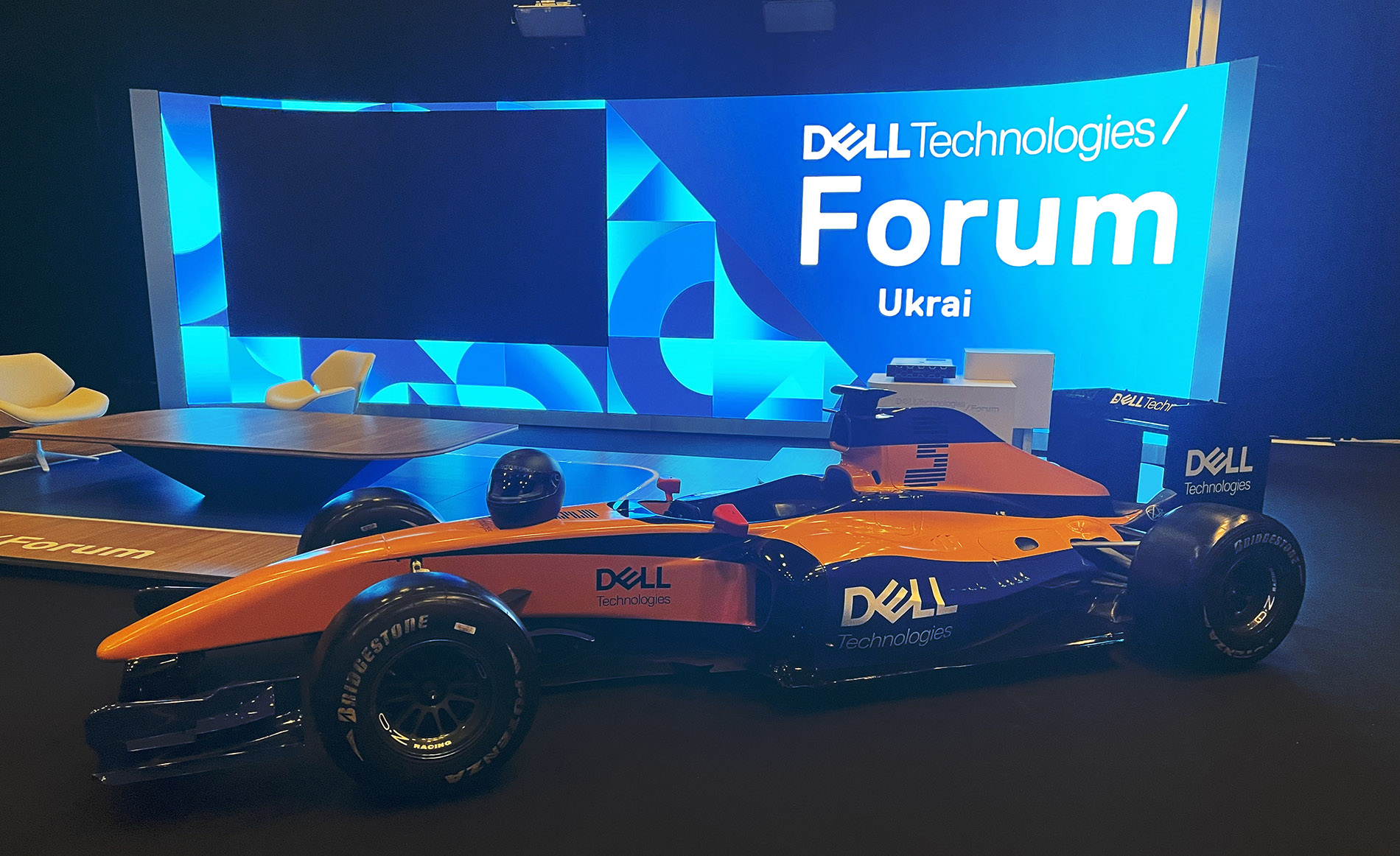 Dell Technologies Forum 2021 - projekt i branding show car F1
